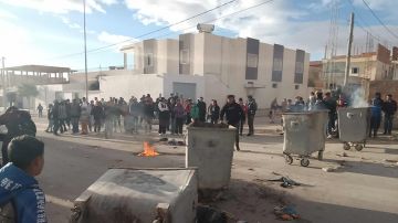 النفيضة ..احتجاجات وغلق طريق في عين مذاكر لهذه الأسباب النفيضة ..احتجاجات وغلق طريق في عين مذاكر لهذه الأسباب