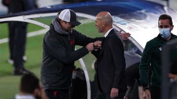 بينهم كلوب وزيدان.. 7 مرشحين من العيار الثقيل لإنقاذ ليفربول