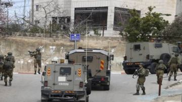 الاحتلال يقتحم نابلس ويعتقل 7 فلسطينيين الاحتلال يقتحم نابلس ويعتقل 7 فلسطينيين