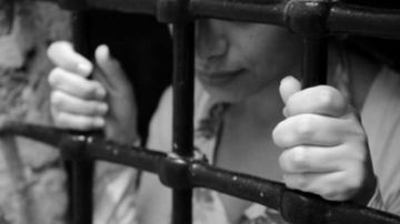 الإحتفاظ بأربع فتيات سلبن تلميذة وعنفنها حد الإغماء