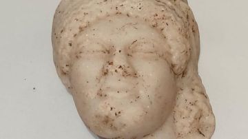 اكتشاف قناع من مرمر فريد من نوعه خلال أشغال الحفريات بموقع توفاة بقرطاج اكتشاف قناع من مرمر فريد من نوعه خلال أشغال الحفريات بموقع توفاة بقرطاج