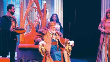 كان نجمه يحيى الفخراني .. افتتاح أيام قرطاج المسرحية بنكهة شكسبيرية كان نجمه يحيى الفخراني .. افتتاح أيام قرطاج المسرحية بنكهة شكسبيرية