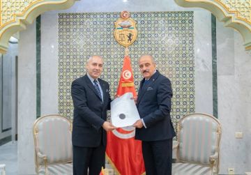 في استقباله للسفير اللبناني الجديد، النفطي يجدد موقف تونس في مواجهة الكيان المحتل في استقباله للسفير اللبناني الجديد، النفطي يجدد موقف تونس في مواجهة الكيان المحتل