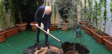 الرئيس سعيد يشرف على الاحتفال بعيد الشجرة بمقر المجلس الأعلى للتربية و التعليم