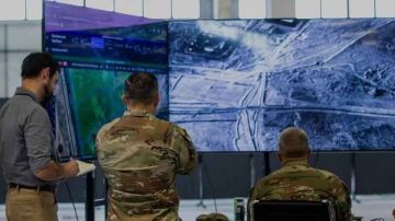 ضباط صهاينة وأمريكان وعرب داخل مستودع اسرائيلي...كواليس رسم مستقبل غزة