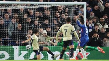 دوري أبطال أوروبا: تشلسي يكتسح برشلونة وليفركوزن يطيح بالسيتي دوري أبطال أوروبا: تشلسي يكتسح برشلونة وليفركوزن يطيح بالسيتي