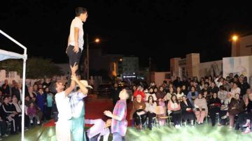 في افتتاح مهرجان مجدي عبرود للمسرح بالمكنين...تكريم المتوجين في مسابقات مسرحية عربية