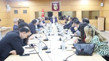 وزير التجارة يؤكد دور البنوك في تمويل الصادرات على مدار السنة وخاصة التمور وزيت الزيتون وزير التجارة يؤكد دور البنوك في تمويل الصادرات على مدار السنة وخاصة التمور وزيت الزيتون