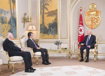 الرئيس يؤكد للد. بن محمد المالك وموراتينوس على أن العدل و الحرية يجب أن يقوم عليهما المجتمع الانساني الرئيس يؤكد للد. بن محمد المالك وموراتينوس على أن العدل و الحرية يجب أن يقوم عليهما المجتمع الانساني