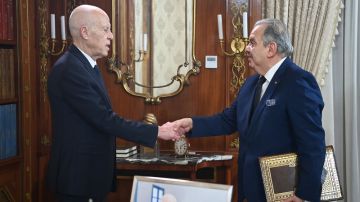 رئيس الجمهورية يطلع على مذكرة تفاهم تونسية صينية لإعادة بناء الملعب الأولمبي بالمنزه ويعلن موعد بداية الأشغال