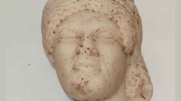 يعود إلى القرن الرابع قبل الميلاد... اكتشاف قناع من المرمر لامرأة فينيقية بقرطاج