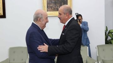 وزير الخارجية يلتقي الرئيس الجزائري وزير الخارجية يلتقي الرئيس الجزائري