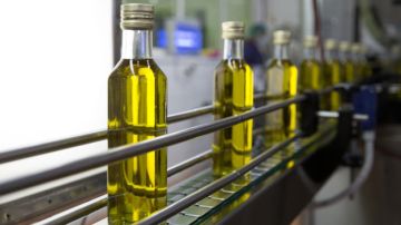 تونس ستصدر قرابة 40 الف طن من زيت الزيتون المعلب خلال موسم 2024- 2025 تونس ستصدر قرابة 40 الف طن من زيت الزيتون المعلب خلال موسم 2024- 2025