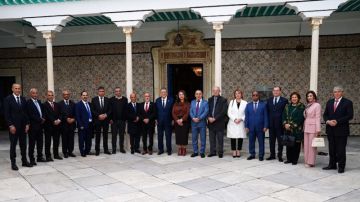 بودربالة يستقبل وفدا من المجموعة البرلمانية للأخوة والصداقة بالمجلس الشعبي الجزائري بودربالة يستقبل وفدا من المجموعة البرلمانية للأخوة والصداقة بالمجلس الشعبي الجزائري