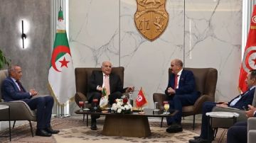 قبيل انعقاد اللجنة الثنائية الكبرى.. وزير الخارجية يستقبل نظيره الجزائري قبيل انعقاد اللجنة الثنائية الكبرى.. وزير الخارجية يستقبل نظيره الجزائري