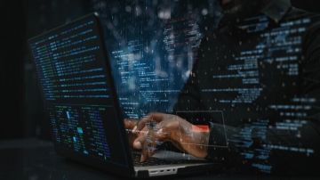 قراصنة يخترقون كمبيوتر البحرية الأوكرانية ويسلمون البيانات لروسيا