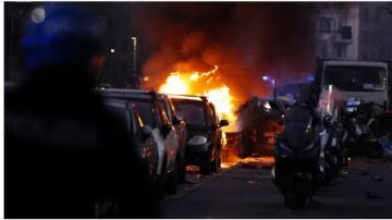 قبل مباراة جمعت الفريقين.. اشتباكات عنيفة بين جماهير جنوة وإنتر الايطاليين قبل مباراة جمعت الفريقين.. اشتباكات عنيفة بين جماهير جنوة وإنتر الايطاليين