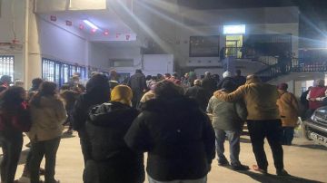 قرقنة معزولة الليلة.. الأهالي عالقون في البرد القارس ومطالب بحلول عاجلة قرقنة معزولة الليلة.. الأهالي عالقون في البرد القارس ومطالب بحلول عاجلة