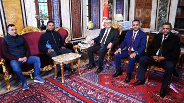 بودربالة يجتمع بممثلين إثنين عن عمال الإعاشة لدى الشركات البترولية بصحراء تطاوين