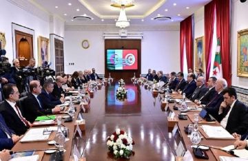 تونس والجزائر توقعان 25 اتفاقية في أعمال اللجنة المشتركة الكبرى
