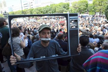 من الإعلام إلى الإعلان... تراجع محطات التلفزيون في تونس