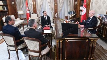 قطاعا الزيت والاعلاف محور لقاء سعيد ببالشيخ وبن عمر والعياري قطاعا الزيت والاعلاف محور لقاء سعيد ببالشيخ وبن عمر والعياري