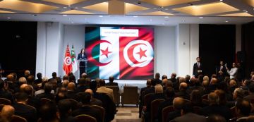 رئيسة الحكومة و الوزير الأول الجزائري يشرفان على افتتاح المنتدى الاقتصادي التونسي الجزائري رئيسة الحكومة و الوزير الأول الجزائري يشرفان على افتتاح المنتدى الاقتصادي التونسي الجزائري