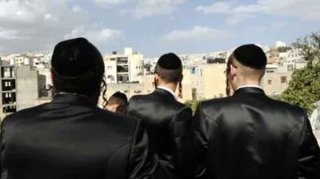 نبض الصحافة العربية والدولية .. تحت ذريعة استعادة أملاكهم ومؤسساتهم .. حاخامات صهاينة ينقضون على سوريا نبض الصحافة العربية والدولية .. تحت ذريعة استعادة أملاكهم ومؤسساتهم .. حاخامات صهاينة ينقضون على سوريا