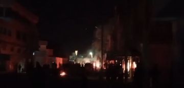 القيروان: تجدد المواجهات و عمليات كر وفر بين عدة شبان و قوات الأمن القيروان: تجدد المواجهات و عمليات كر وفر بين عدة شبان و قوات الأمن