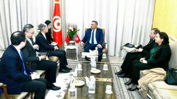 وزير الداخلية يستقبل سفير جمهورية الصين بتونس