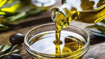 وزيرا الفلاحة والتجارة أذن به .. الشروع في تنفيذ برنامج تخزين زيت الزيتون وزيرا الفلاحة والتجارة أذن به .. الشروع في تنفيذ برنامج تخزين زيت الزيتون