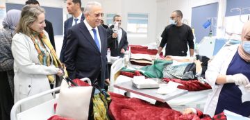 وزير الصحة في زيارة إلى المستشفى المحلي بحي التضامن وزير الصحة في زيارة إلى المستشفى المحلي بحي التضامن