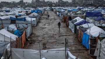 منخفض جوي فوق غزة.. وفاة 12 شخصا وانجراف وغرق 27 ألف خيمة منخفض جوي فوق غزة.. وفاة 12 شخصا وانجراف وغرق 27 ألف خيمة