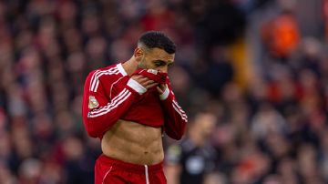 جماهير ليفربول تتنكر لمحمد صلاح جماهير ليفربول تتنكر لمحمد صلاح