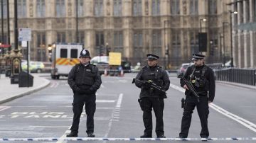 بعد هجوم سيدني.. الشرطة البريطانية تعزز وجودها الأمني حول المعابد اليهودية بعد هجوم سيدني.. الشرطة البريطانية تعزز وجودها الأمني حول المعابد اليهودية