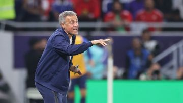 إنريكي يفوز بجائزة أفضل مدرب في العالم بحفل جوائز غلوب سوكر إنريكي يفوز بجائزة أفضل مدرب في العالم بحفل جوائز غلوب سوكر