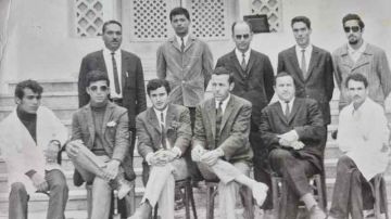 صورة وذكرى .. معلمــــوا مدرســـــة الهادي شاكر بمكثر سنوات السبعينــات 