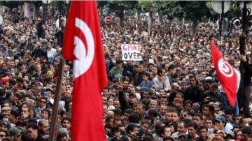 تونس تحيي الذكرى الـ15 لاندلاع الثورة تونس تحيي الذكرى الـ15 لاندلاع الثورة