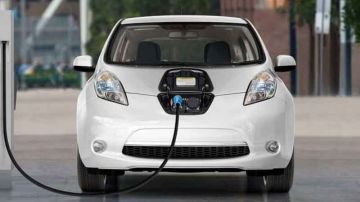 العالم يتوجه نحو السيارات الكهربائية بحلول 2030 .. كيف نقتنص الفرصة؟