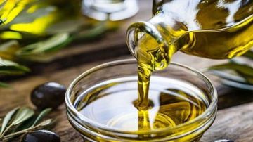 وزيرا الفلاحة والتجارة يأذنان بالشروع في تنفيذ برنامج تخزين زيت الزيتون وزيرا الفلاحة والتجارة يأذنان بالشروع في تنفيذ برنامج تخزين زيت الزيتون