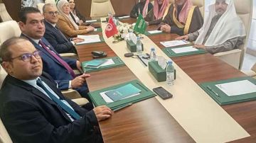 وزير الاقتصاد يجري لقاءات مع مسؤولين سعوديين وزير الاقتصاد يجري لقاءات مع مسؤولين سعوديين