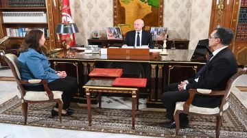 قطاع زيت الزيتون محور اجتماع سعيد برئيسة الحكومة ووزير الفلاحة قطاع زيت الزيتون محور اجتماع سعيد برئيسة الحكومة ووزير الفلاحة