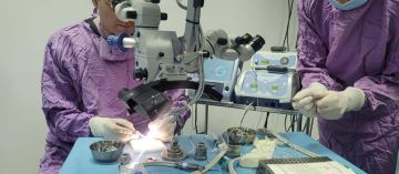 بمستشفى شارل نيكول: نجاح أول عملية زرع قرنية بتقنية دقيقة ومصنوعة بأياد تونسية بمستشفى شارل نيكول: نجاح أول عملية زرع قرنية بتقنية دقيقة ومصنوعة بأياد تونسية