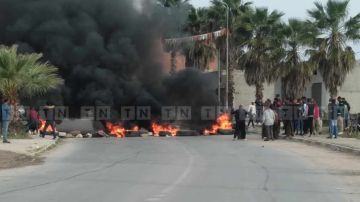 مواطنون يغلقون الطريق بين باجة ونفزة بسبب قرارات هدم صور 