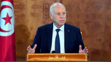 سيلتقي الرئيس سعيد : وزير الخارجية الجزائري يصل إلى تونس