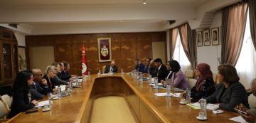 وزير النقل يلتقي وفدا ممثلا عن البنك الاوروبي للاستثمار و البحث عن التمويل وزير النقل يلتقي وفدا ممثلا عن البنك الاوروبي للاستثمار و البحث عن التمويل