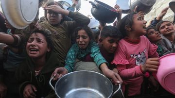 الإعلام الحكومي بغزة: مجاعة تهدد 2.4 مليون فلسطيني وكارثة غير مسبوقة الإعلام الحكومي بغزة: مجاعة تهدد 2.4 مليون فلسطيني وكارثة غير مسبوقة