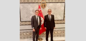 المعاليم الديوانية المفروضة على صادرات تونس في لقاء بن عياد مع السفير هود المعاليم الديوانية المفروضة على صادرات تونس في لقاء بن عياد مع السفير هود