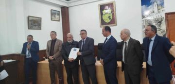 الكاف: تسليم جملة من العقود تتعلق بالتسوية لوضعيات عقارية الكاف: تسليم جملة من العقود تتعلق بالتسوية لوضعيات عقارية