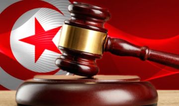 تونس: 10 سنوات سجنا لعماد الطرابلسي من أجل نهب المال العام وارتكاب تجاوزات إدارية ومالية تونس: 10 سنوات سجنا لعماد الطرابلسي من أجل نهب المال العام وارتكاب تجاوزات إدارية ومالية